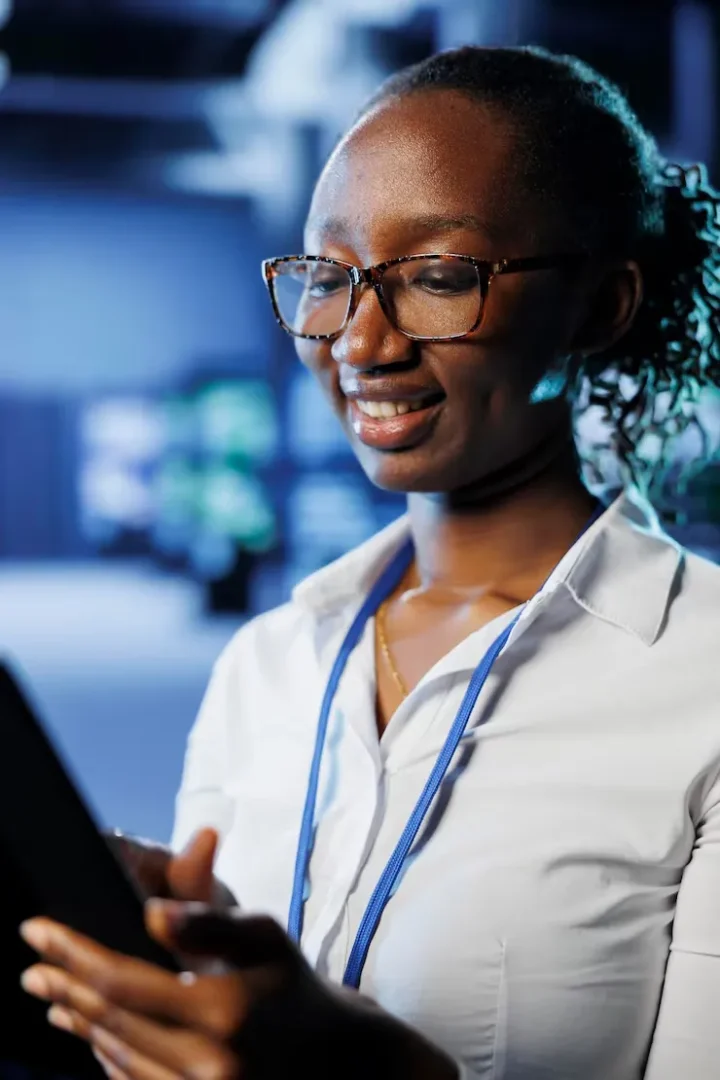 Jeune femme pole convergence recherche appliquee esmt